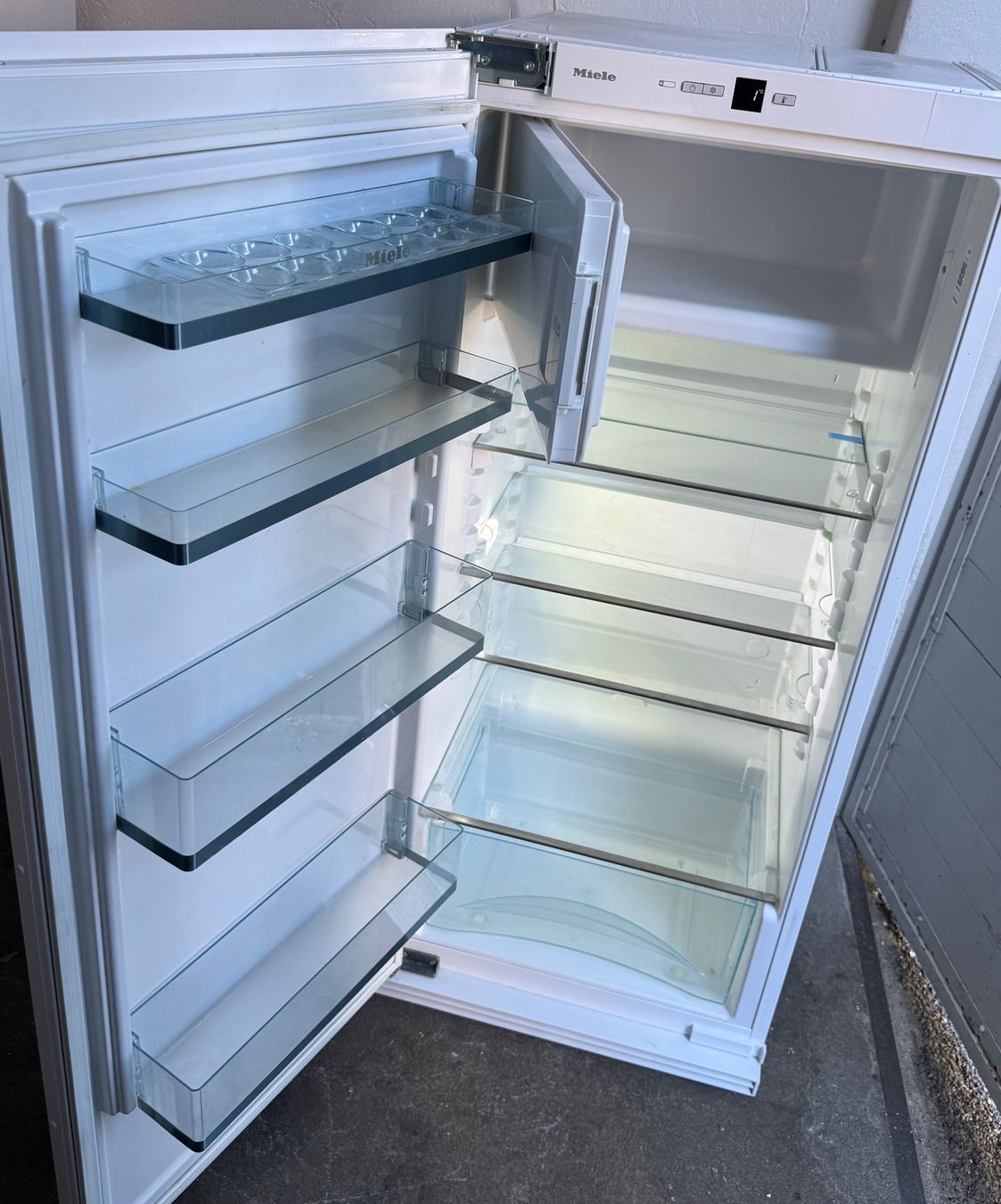 Miele Kühlschrank: Miele A++ Einbaukühlschrank CH Norm 55cm – Gebraucht aus Kloten von top2000 3