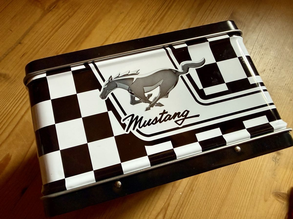 Altro in Decorazioni & Accessori: Mustang Lunch Box Tin Metal Case – Usato da Utzenstorf venduto da Victoria666 1