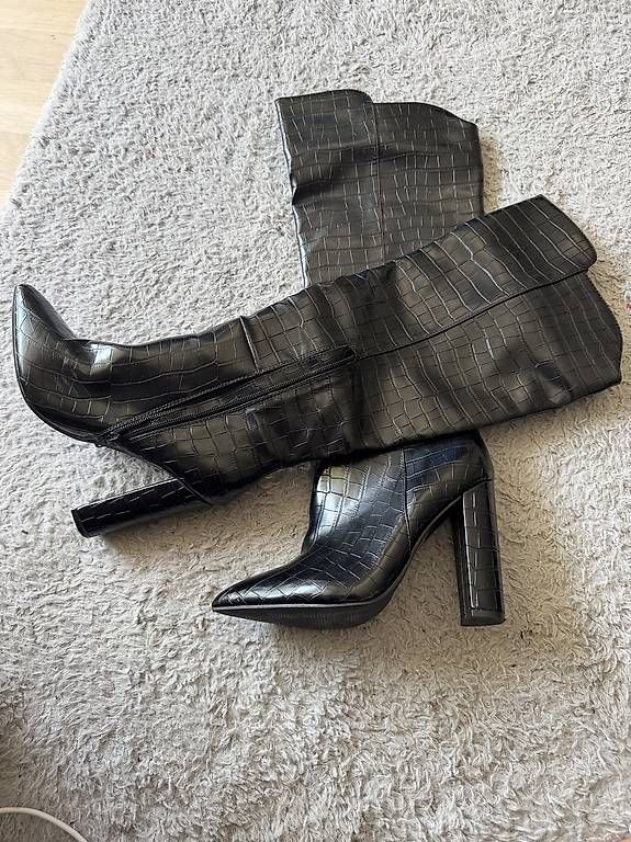 Chaussures femmes: Bottes  – D'occasion à Chavannes-Renens par lei_8mvy