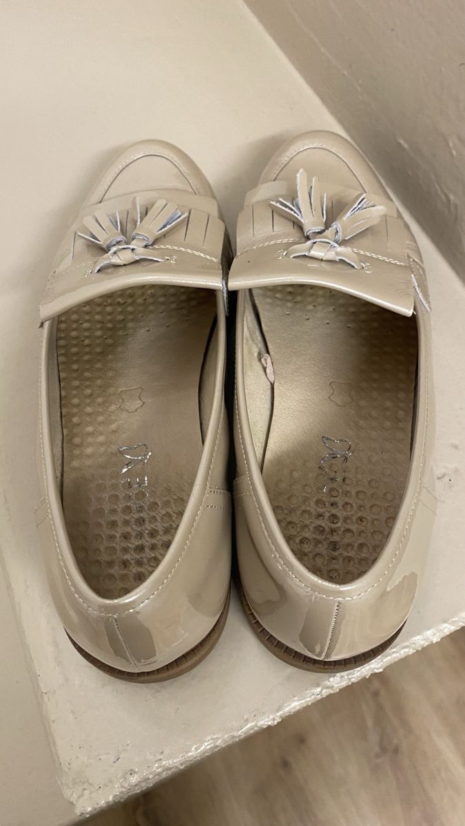 Scarpe da donna: Lack Halbschuh Caprice 38.5 beige – Usato da Magden venduto da Gondwina 1