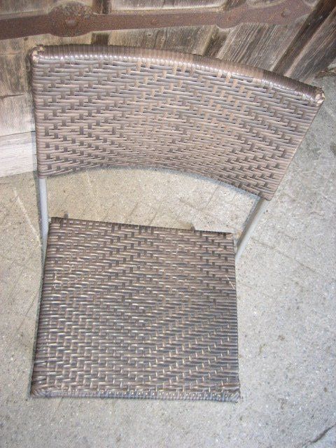 Set di tavolo e panche: Gartentisch mit 2 Stühlen abgenutzt – Usato da Winterthur venduto da pf02 5