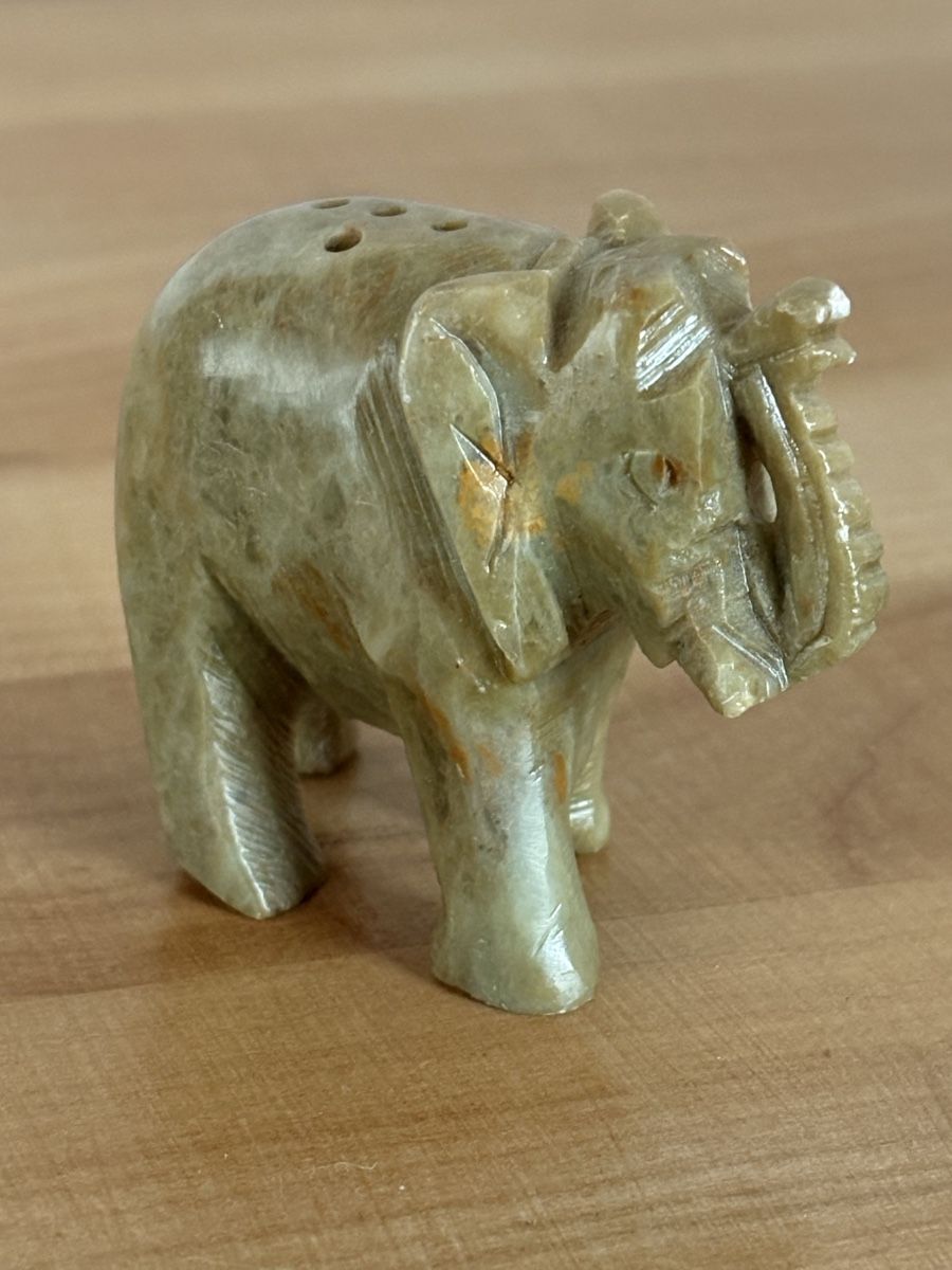 Alle Dekorationen: Räucherstäbli Halter / Elefant aus Stein – Neu (gemäss Beschreibung) aus Rümlang von SchumBru10
