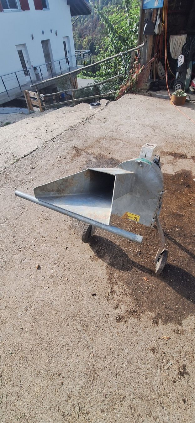 Trinciatrici: Holzhäcksler elektrisch – Usato da Beinwil SO venduto da Chuelifarm 2