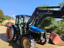 New Holland TN 75 D mit Frontlader und Doppelrad