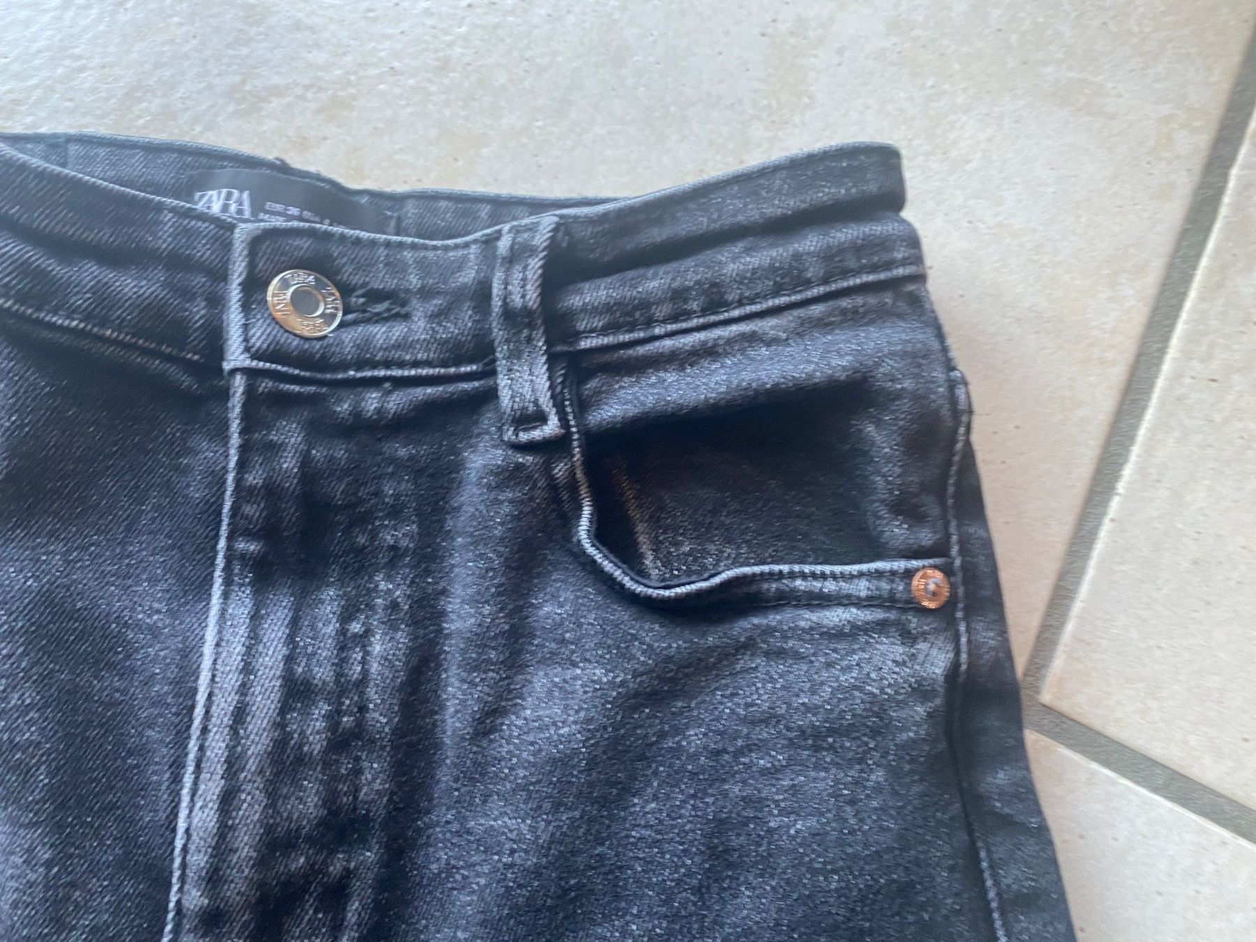 Zara Jeans: Jeans ZARA 36 schwarz stretch – D'occasion à Orpund par Mary8972 7