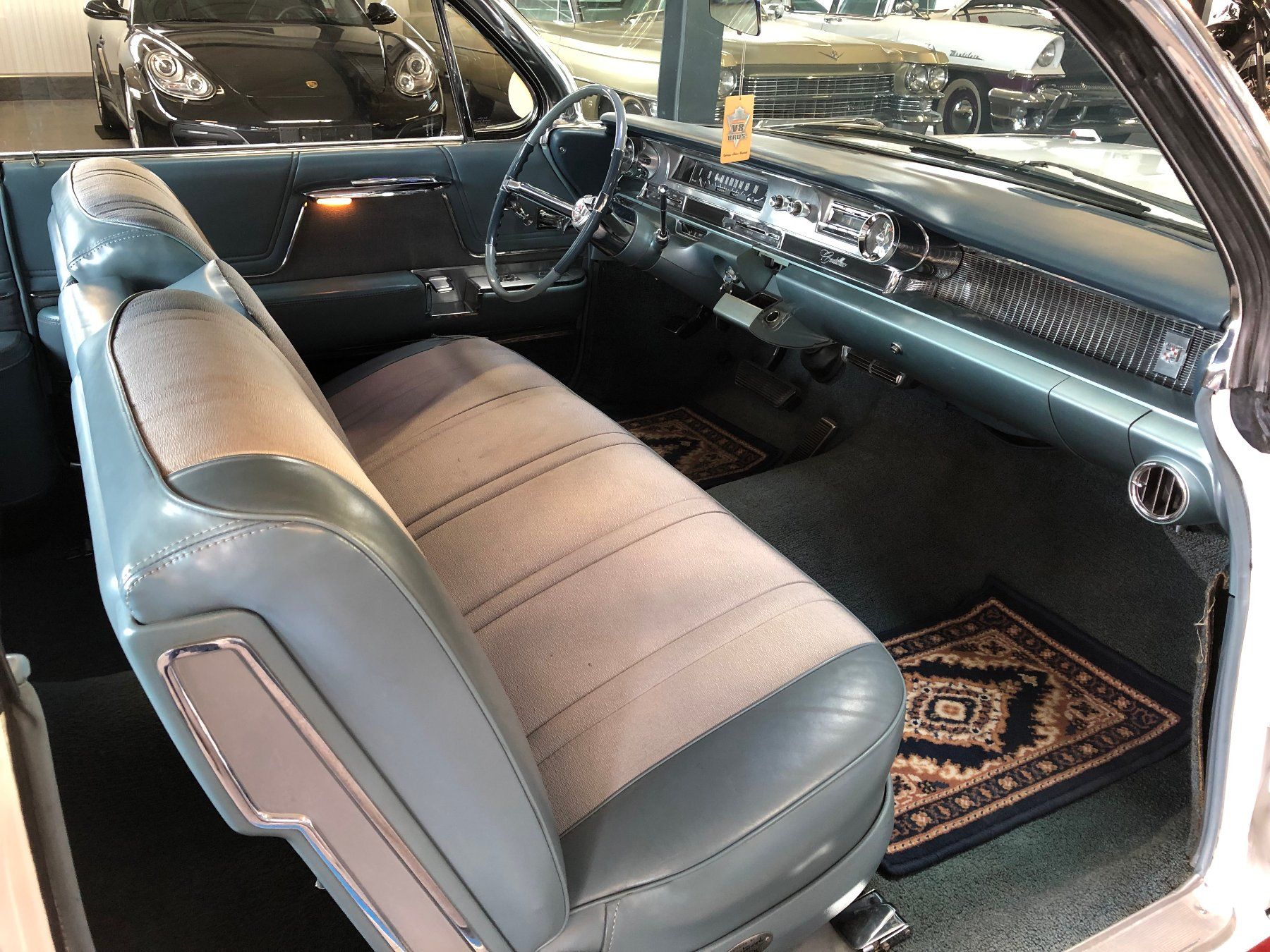 Cadillac Automobili: CADILLAC DEVILLE COUPE 6.4-V8 – Usato da Gampelen venduto da Steuer0 5