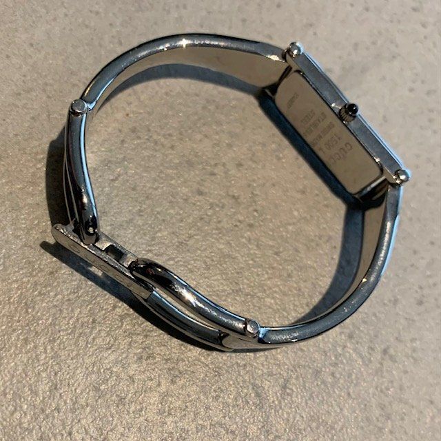 Gucci Orologi: Montre- bracelet Gucci en acier – Usato da St-Aubin-Sauges venduto da Juliezan 3