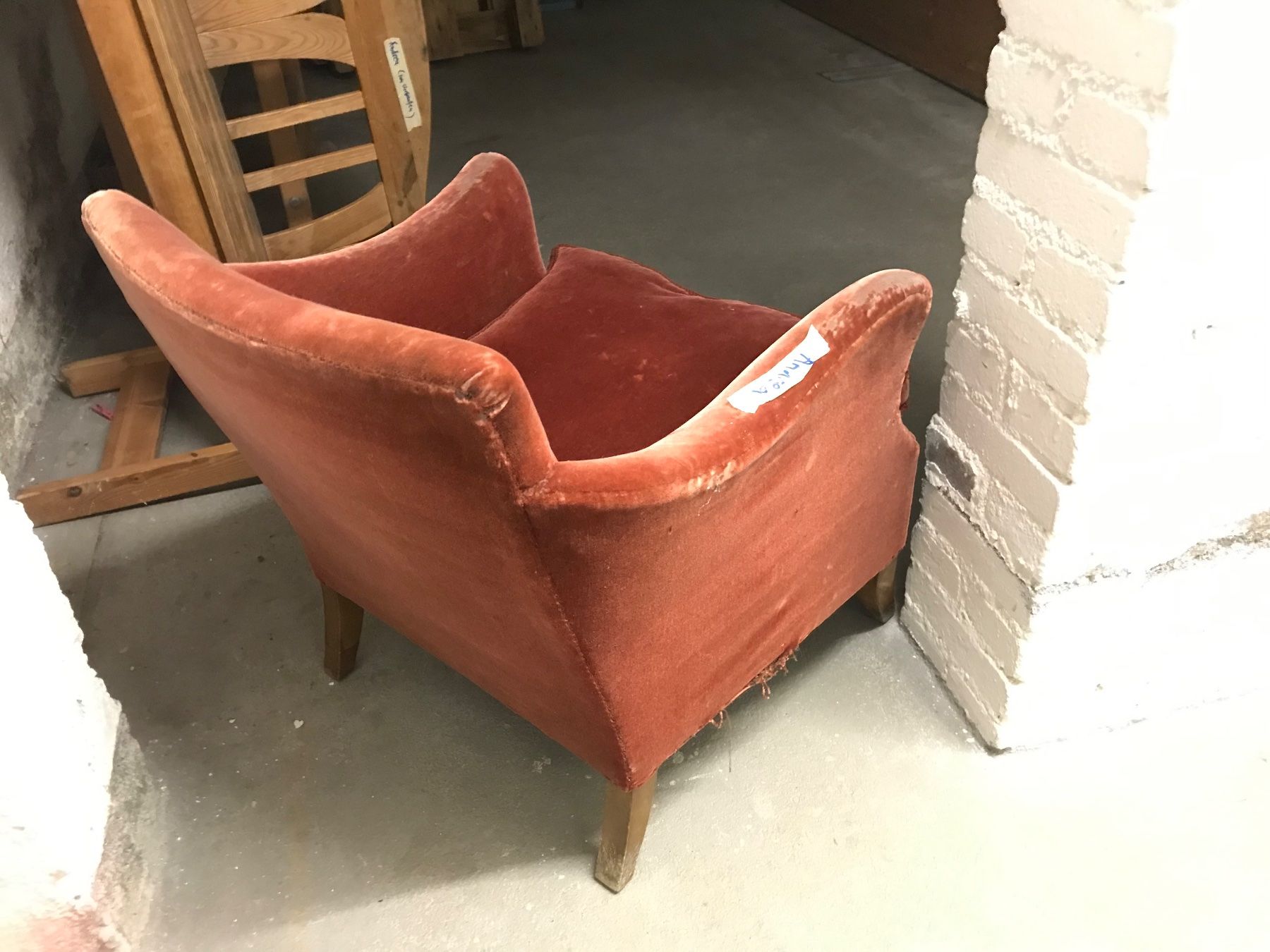 Sessel: Alter kleiner Polstersessel – Gebraucht aus Wila von  4