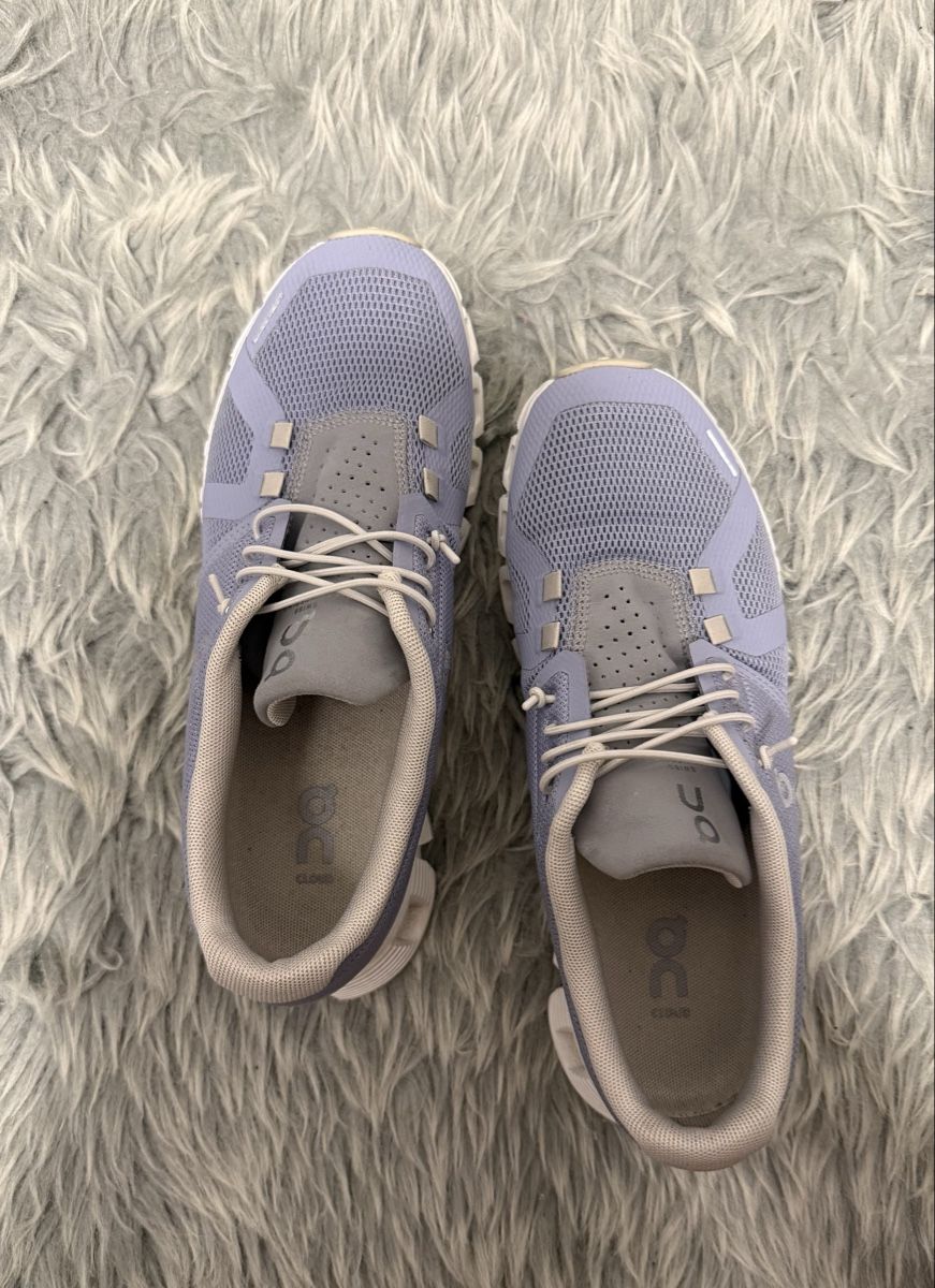 On Damenschuhe: On Running Cloud Schuhe lila size 37.5 – Gebraucht aus Boswil von hey.itsme 1