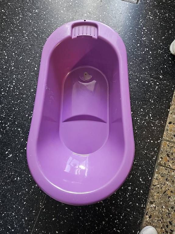 Tout pour le bain: Baignoire bébé  – D'occasion à Neuchâtel par mubinalolic
