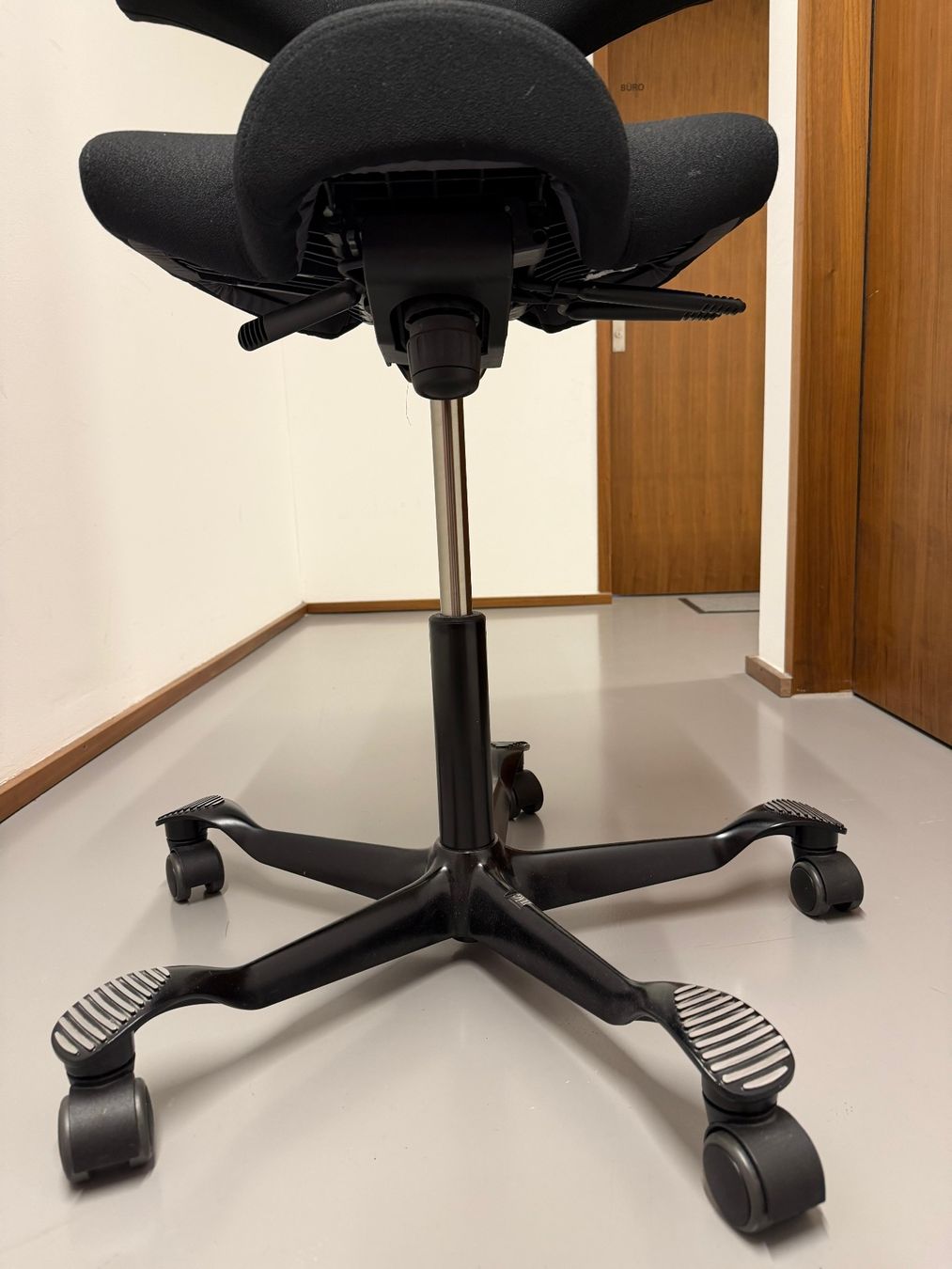 Håg Sedie: HAG Capisco 8106 Xtreme Bürostuhl – Usato da Horgen venduto da Pezi8810 3