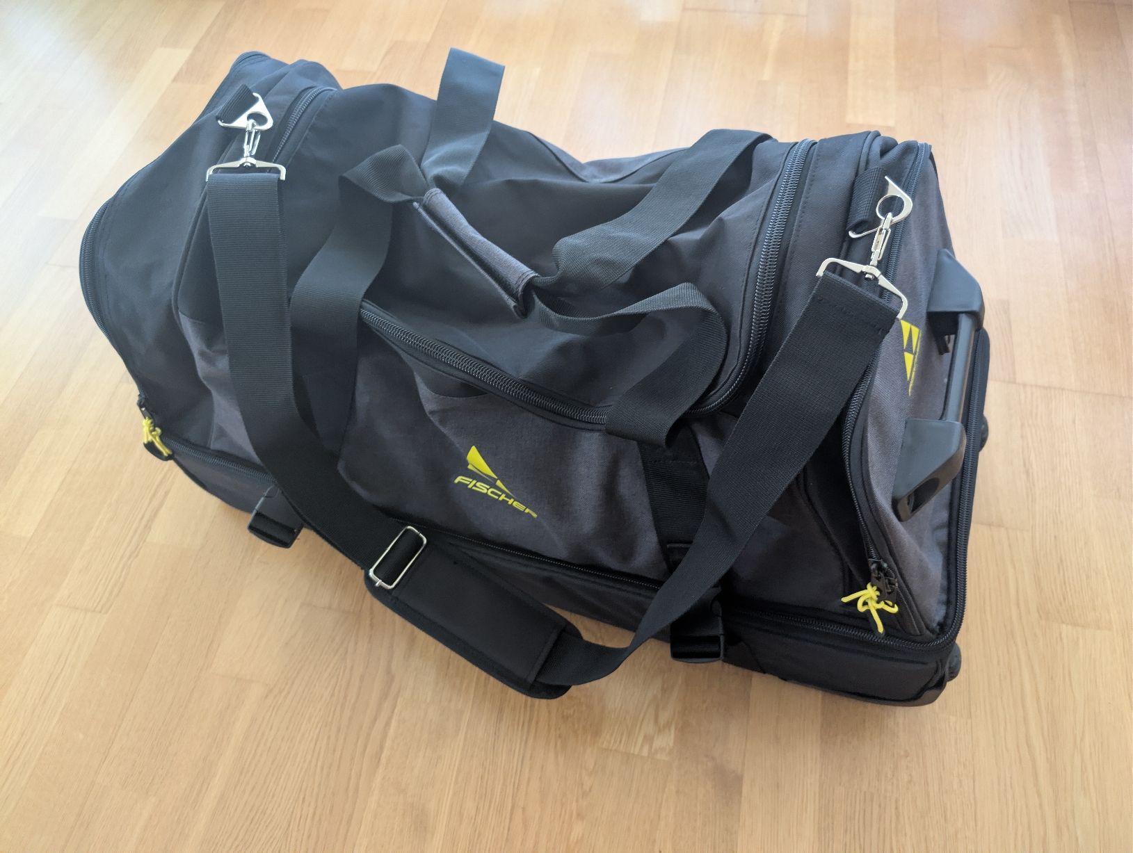 Fischer Taschen: Fischer Sporttasche SR Referee / Training Wheel Bag – Neu (gemäss Beschreibung) aus Cham von Leerich89 2
