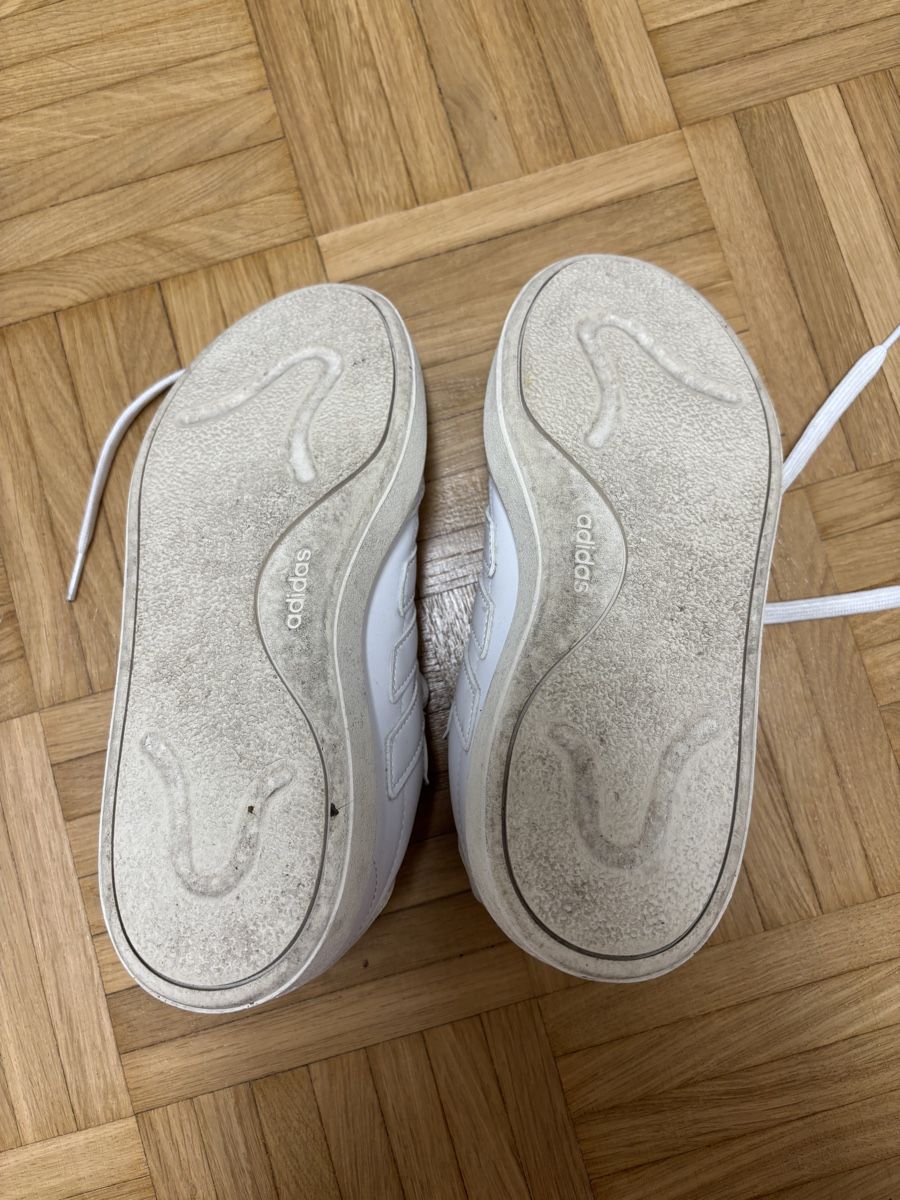 Adidas Scarpe da donna: Weisse Sneakers von Adidas – Usato da Basel venduto da rebecca_b 2