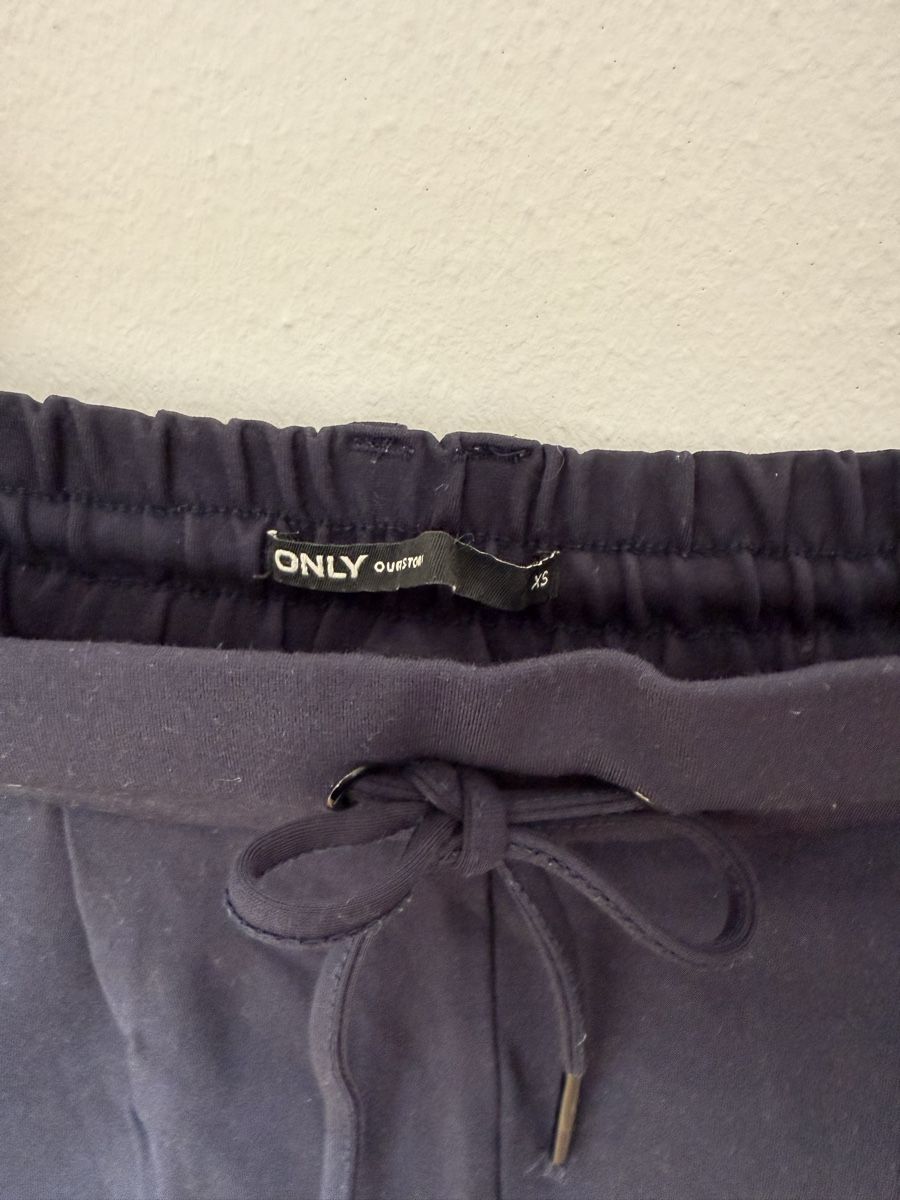Only Hosen: Dunkelblaue Freizeithose von ONLY, Grösse XS – Gebraucht aus Kriens von MeinKleiderschrank 2