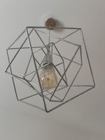 Geometrische Hängelampe aus Metall