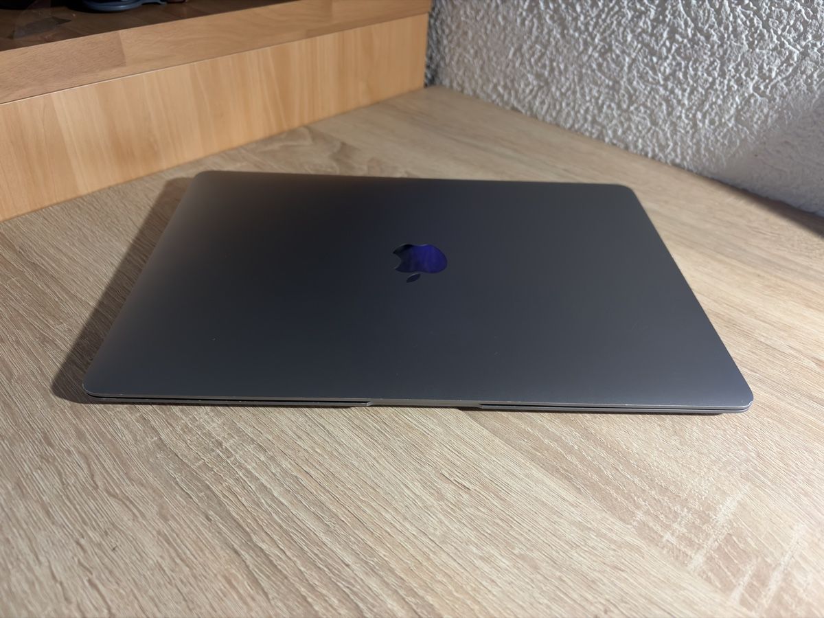 Apple Notebook: Apple MacBook Air M1 2020 Gris sidéral – Usato da La chaux de  fonds venduto da mal_rhl5 1