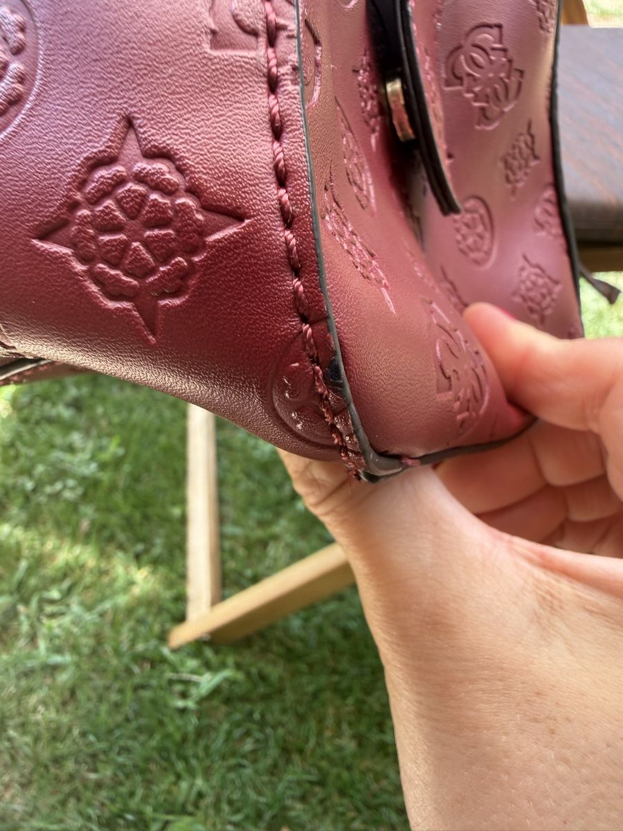 Guess Sacs femmes: Sac à main Guess Bordeaux – D'occasion à MASSONGEX par Luluone 8