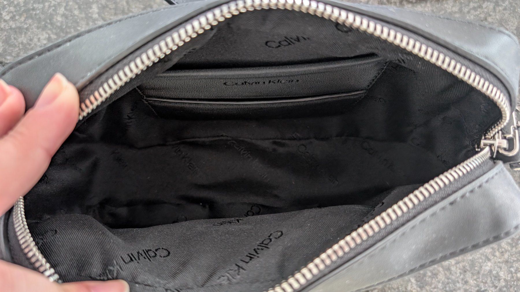 Calvin Klein Borse da donna: Calvin Klein Handtasche – Usato da Zermatt venduto da pinky025 5