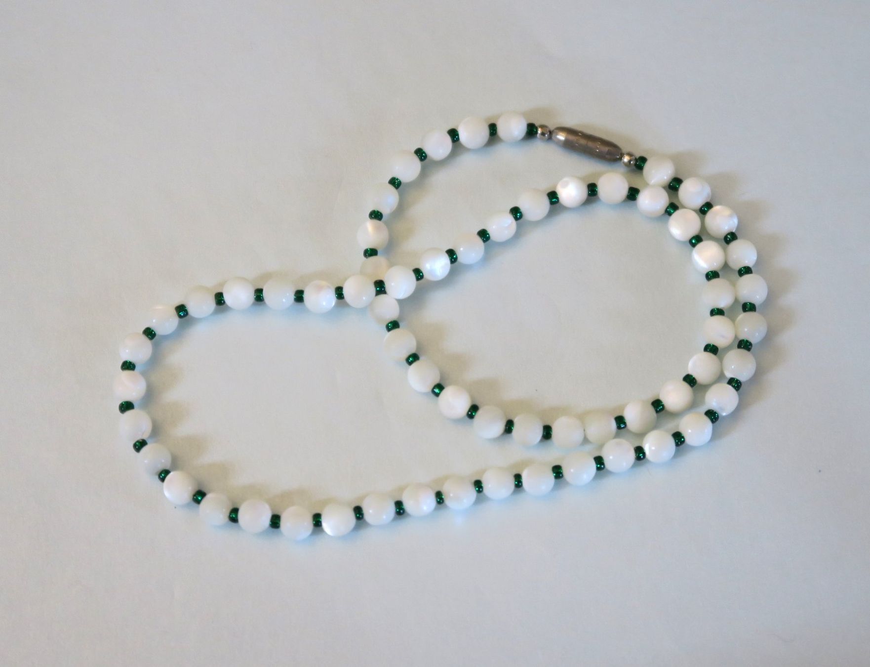 Catenine: Perlmutt Perlenkette mit Glasperlen – Usato da Brittnau venduto da marlenestone 1