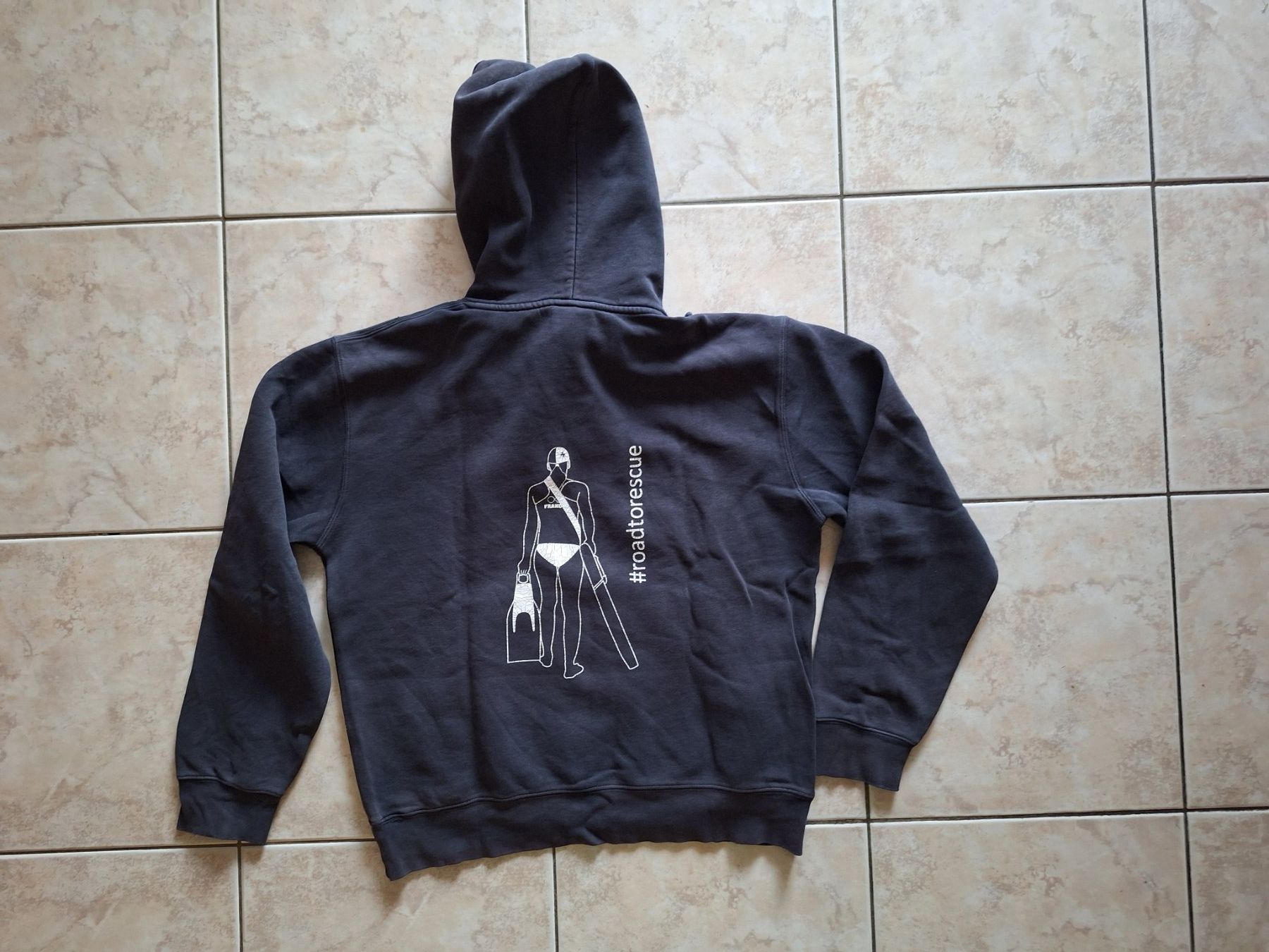 Pullover & Sweatshirts: Herren Hoodie Gr. S, dunkelblau – Gebraucht aus Starrkirch-Wil von LucyDog 1