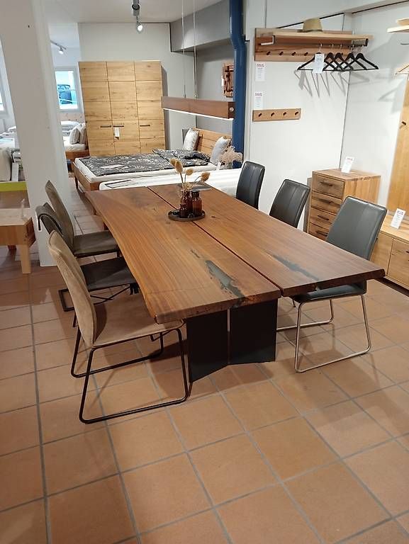 Tavoli: Esstisch 240cm Nussbaum – Usato da Wil SG venduto da troll_moebel