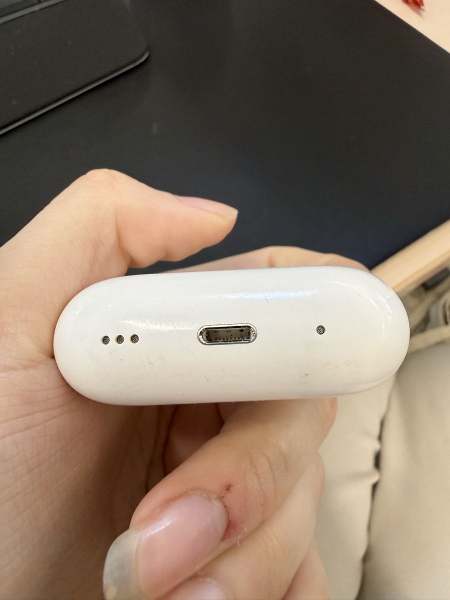 Apple Casques audio: Apple AirPods Pro 2 Ladecase  – D'occasion à Hüttwilen par sar_8gj7 2