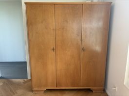 Schöner alter Vintage-Schrank, 3-türig, schöner Zustand