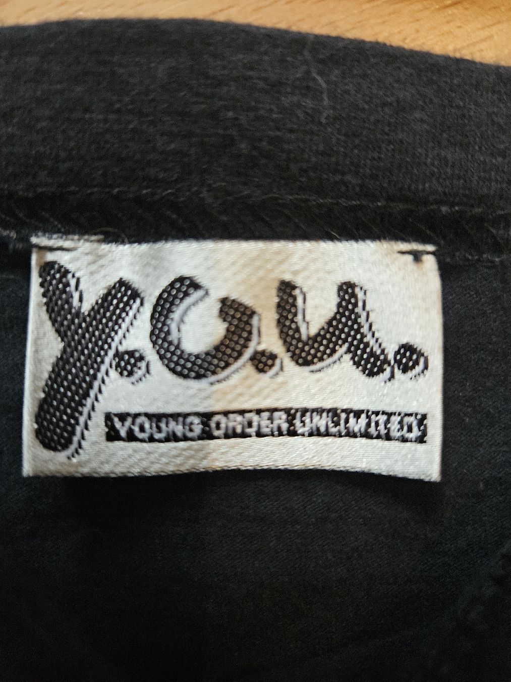Top: Schwarzes Y.O.U. Crop- Top – Usato da Ebikon venduto da SecondChance_byM 2