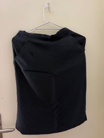 Jupe droite noire MANI taille 44 bon état