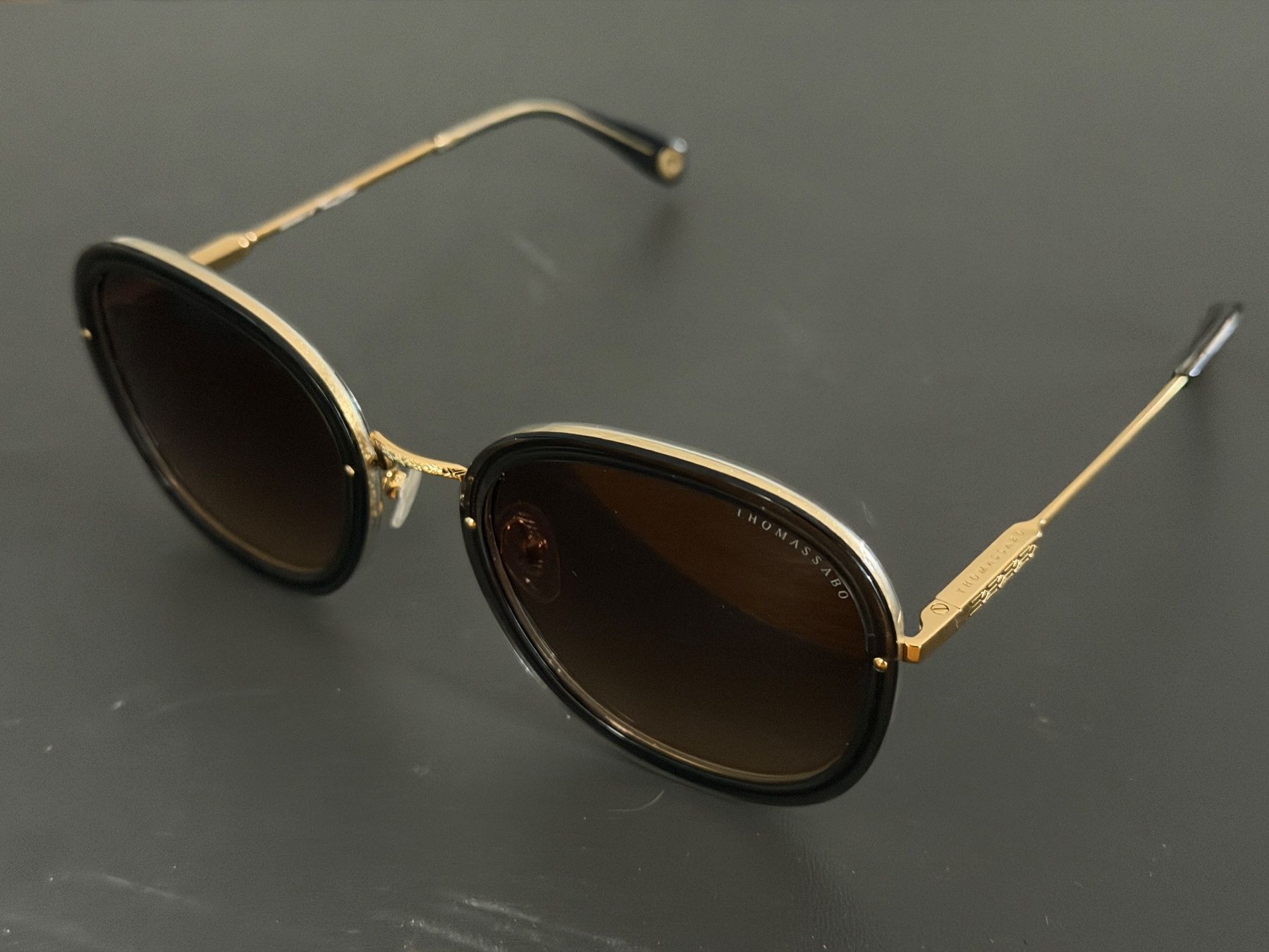 Thomas Sabo Brillen & Gläser: Thomas Sabo Mia square grey sunglasses E0016-210-106-A – Neu (gemäss Beschreibung) aus Luzern von lang30