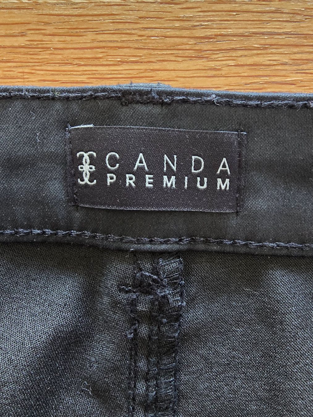 Jeans: SCHWARZE "JEANS" GLÄNZEND...GR 42 , NEU!! – Nuovo (secondo la descrizione) da Möriken AG venduto da rowyta 2