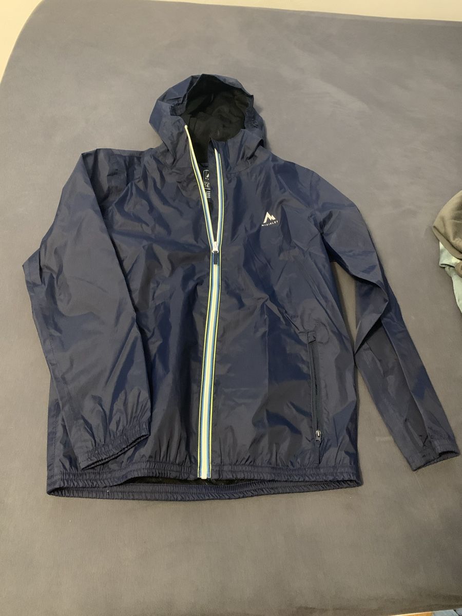 Giacche & Cappotti: Regenjacke dunkelblau Grösse 164 – Usato da Diepoldsau venduto da Luxusdeko