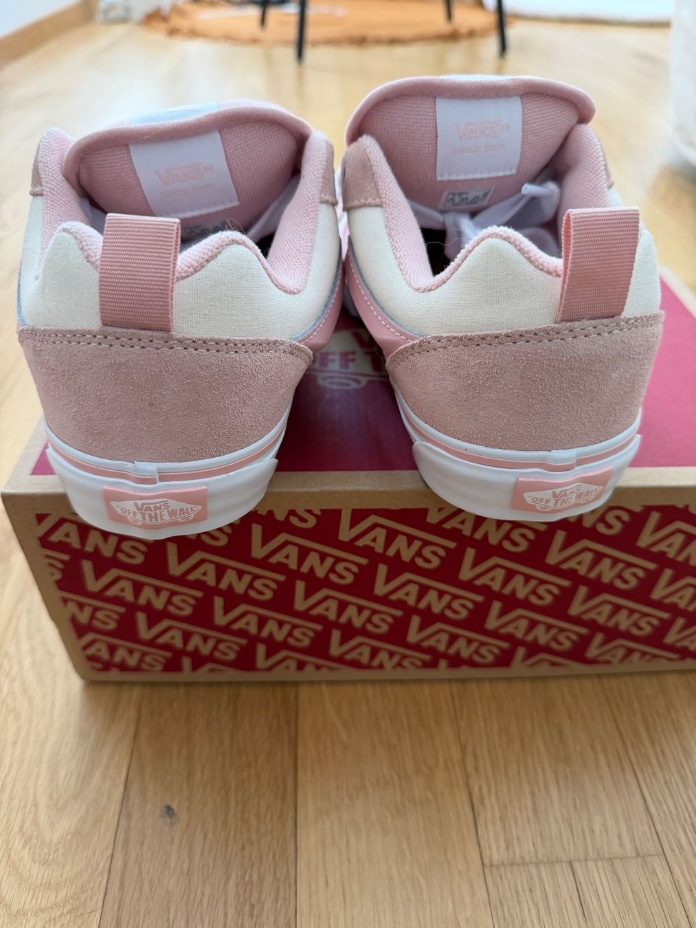 Vans Chaussures femmes: Baskets Vans Knu Skool neuves – Neuf avec emballage d'origine à Nyon par Lucieluce2211 2