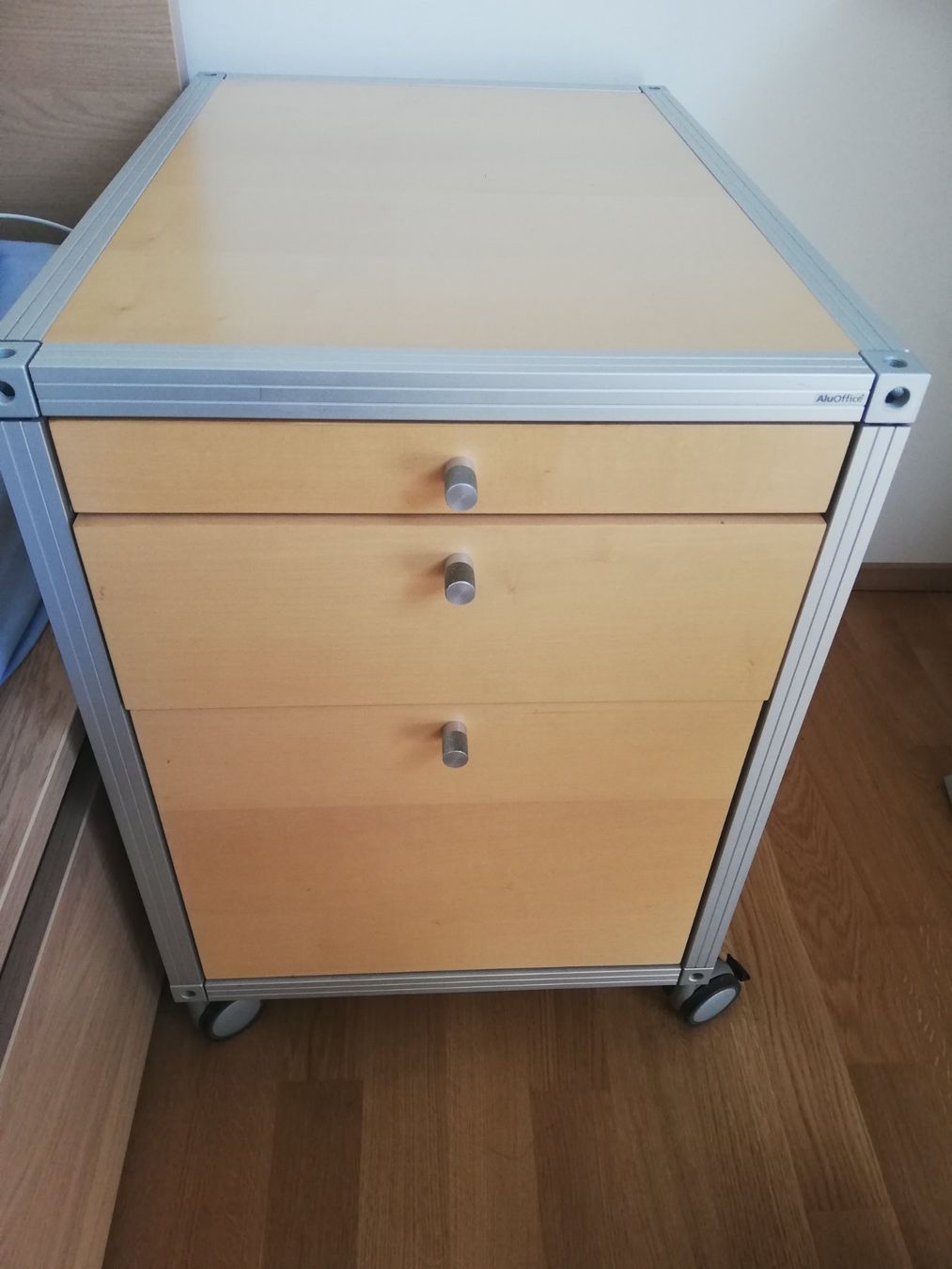 Korpus: Rollcontainer / Schubladen mit Rollen – Gebraucht aus Zürich von lim_6sf6