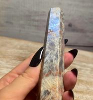 Mondstein Obelisk mit blauem Flash E 122g