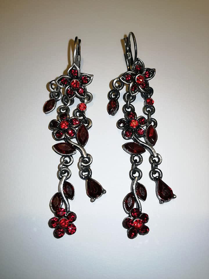 Orecchini pendenti & Orecchini a lobo: Neu! Ohrschmuck dunkelrot – Nuovo e nell'imballaggio originale da Ostermundigen venduto da LorisHome