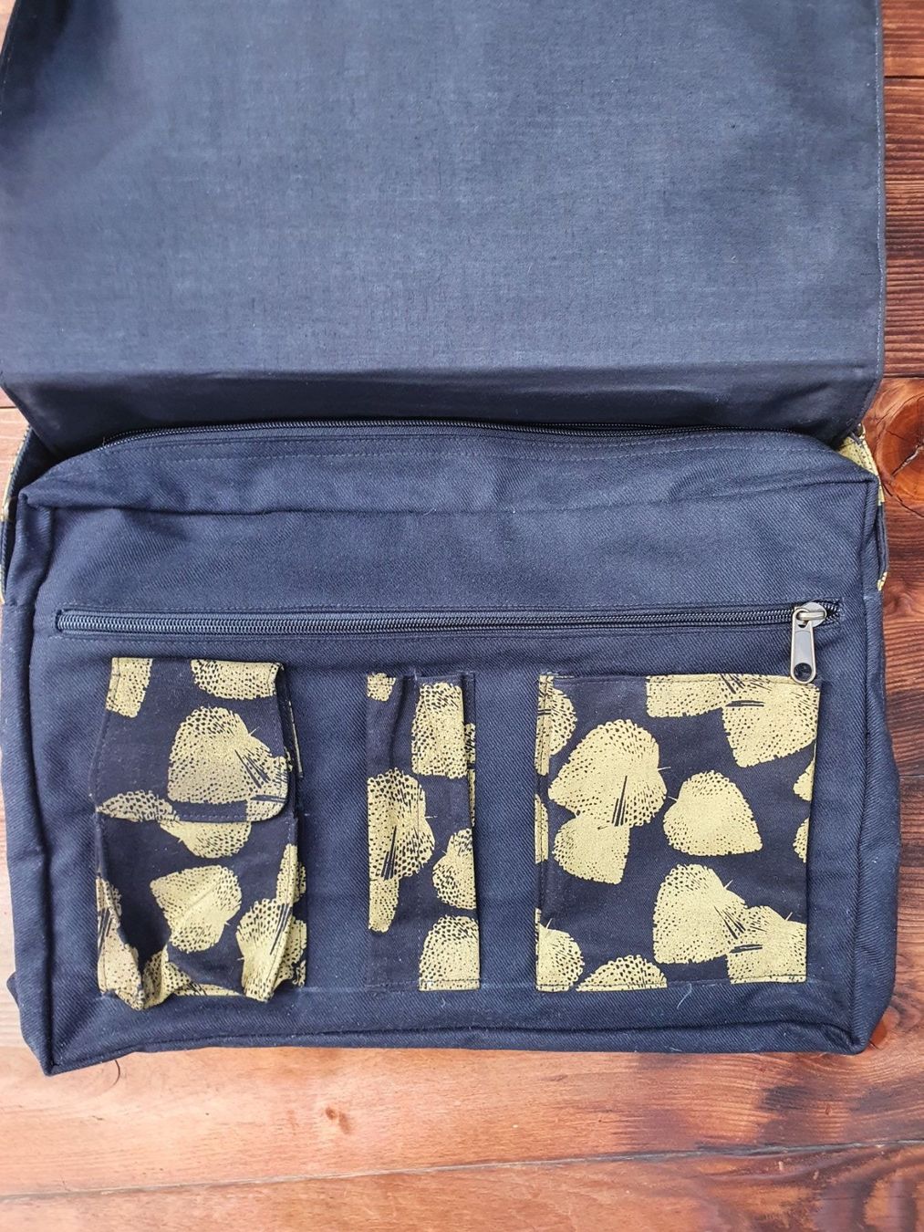 Borse: Umhänge Laptop Tasche, Blattdesign – Nuovo (secondo la descrizione) da Basel venduto da Anghkorwatt 2