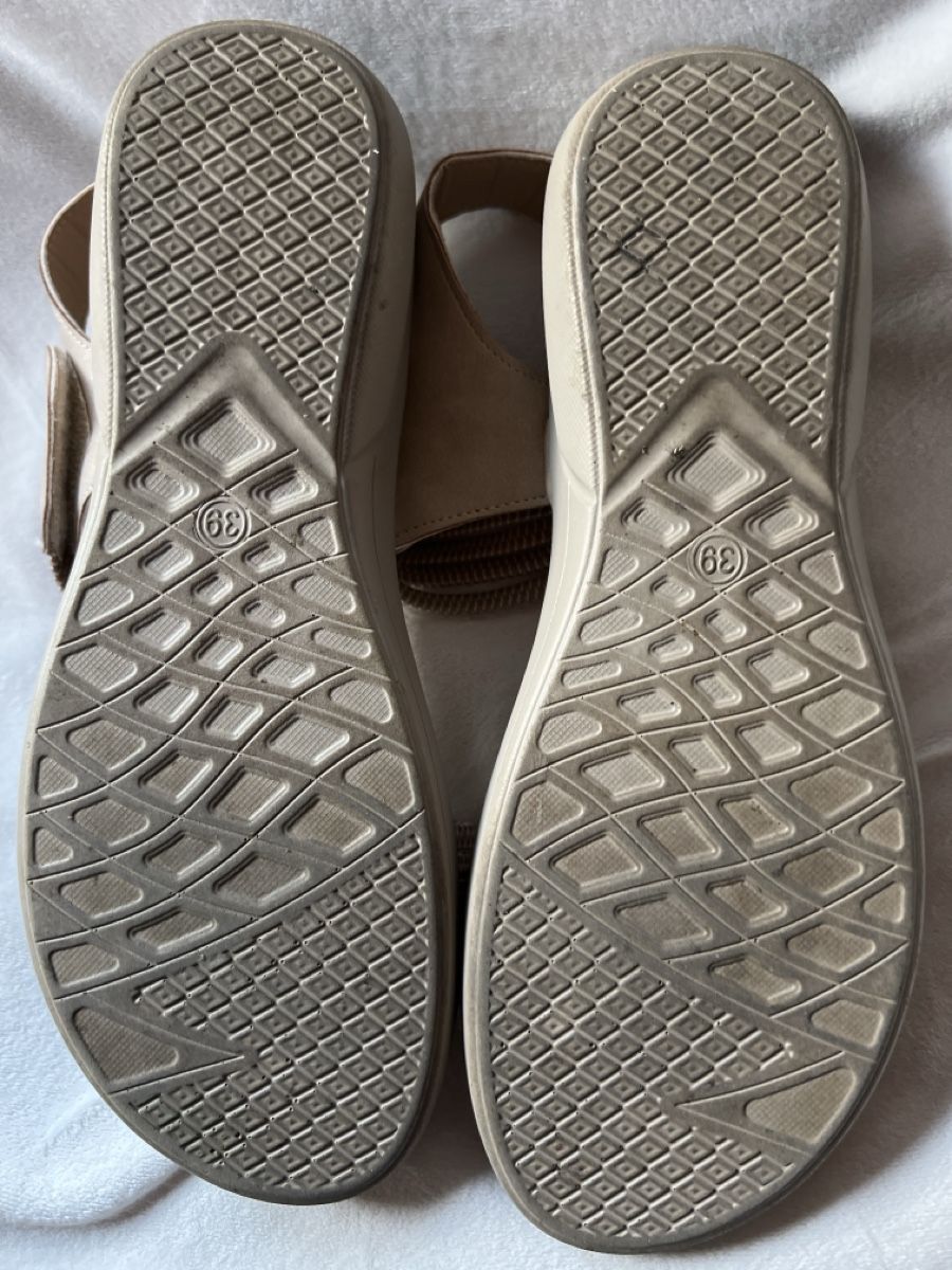 Chaussures femmes: Sandalen – D'occasion à Mörel par Emozia 4
