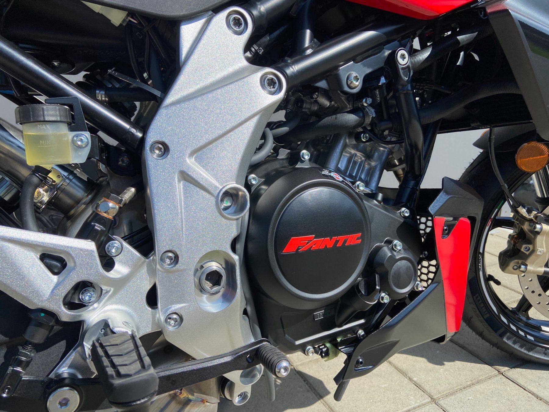 Fantic Strada: FANTIC STEALTH 125 NEU – Nuovo e nell'imballaggio originale da Seewen SO venduto da motoXpertag 2