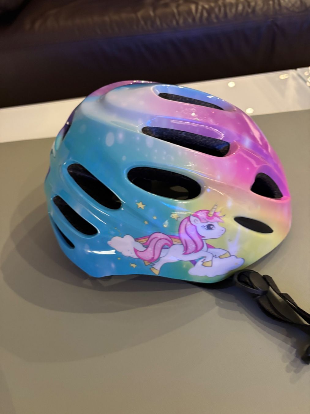 Caschi: Mädchen Helm Einhorn 48-53 – Nuovo (secondo la descrizione) da Zollikon venduto da d_grabher