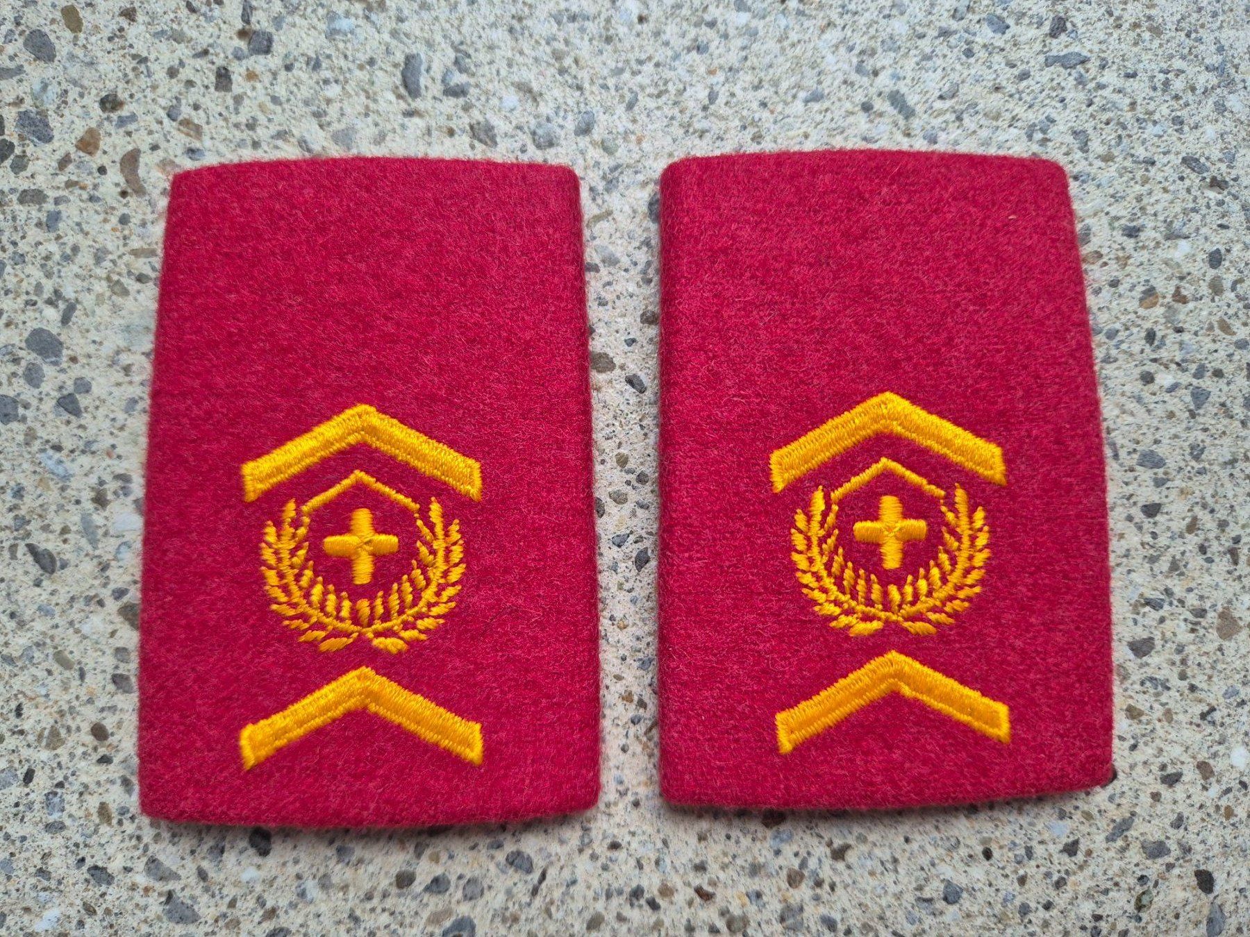 Schweizer Armee Placchette & Badge: Gradabzeichen Patten Set Fourier Rettungstruppen – Nuovo e nell'imballaggio originale da Riedholz venduto da fr_sIruP