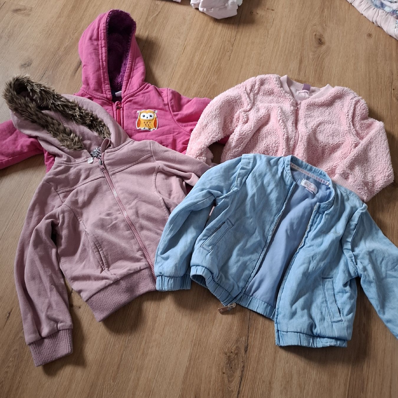 Lotti & Set di vestiti: Riesiges Mädchen Kleiderpaket Grösse 110 – Usato da Bülach venduto da JAYA379 2