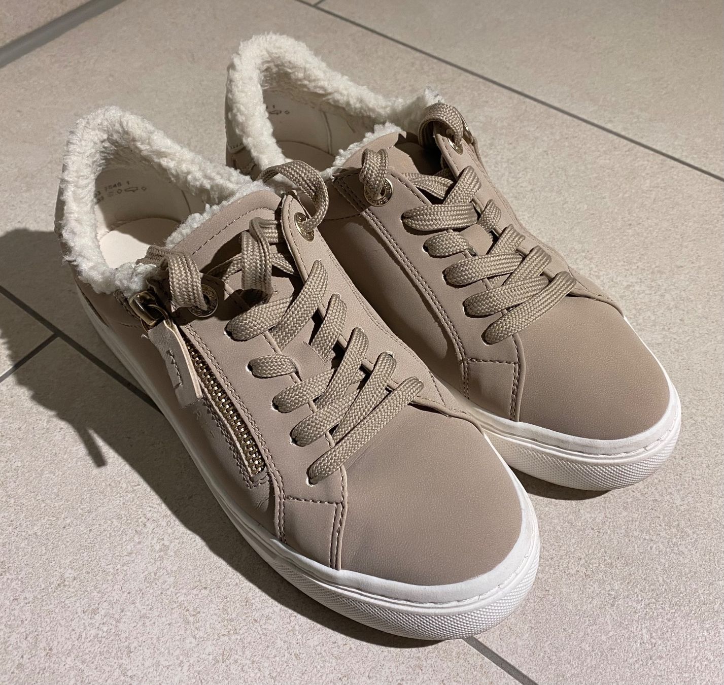 Esprit Scarpe da donna: Esprit Sneakers fast neu, original pack – Nuovo e nell'imballaggio originale da Dübendorf venduto da ana_n6b2 3