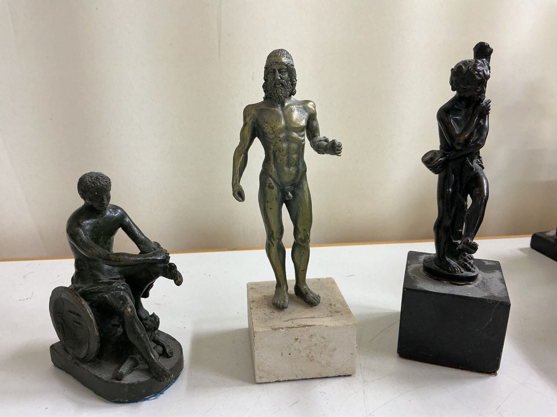 Sculture & Statue: Drei kleine Statuen – Usato da Bern venduto da vielerart 1