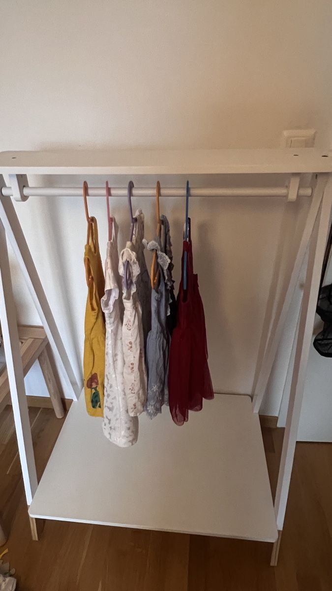 Autres décorations & accessoires: Kinder-Kleiderständer  – D'occasion à Nänikon par Meyerna4
