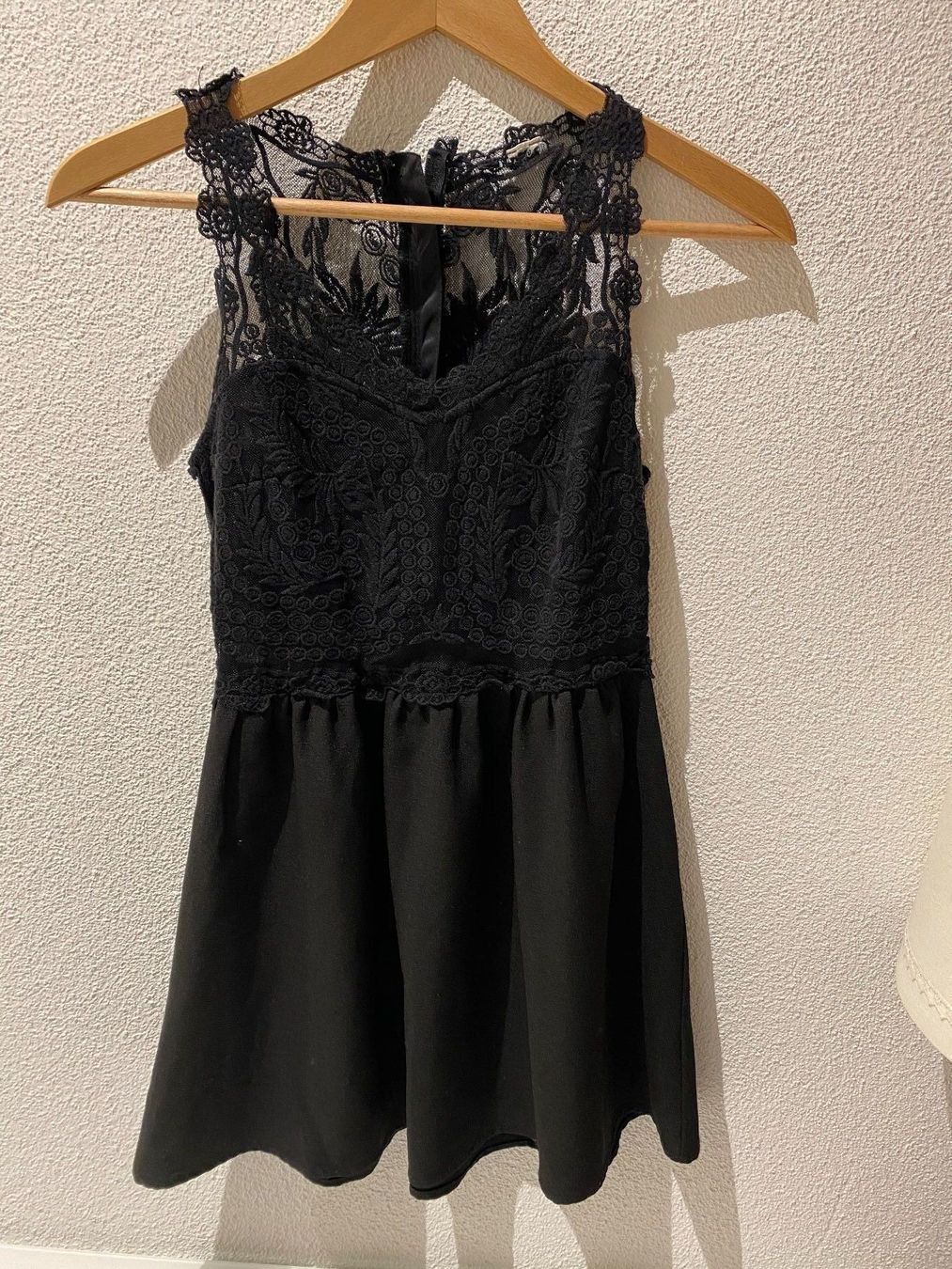 Robes: wunderschönes kleid mit spitze – D'occasion à Schaffhausen par stundgirl 1
