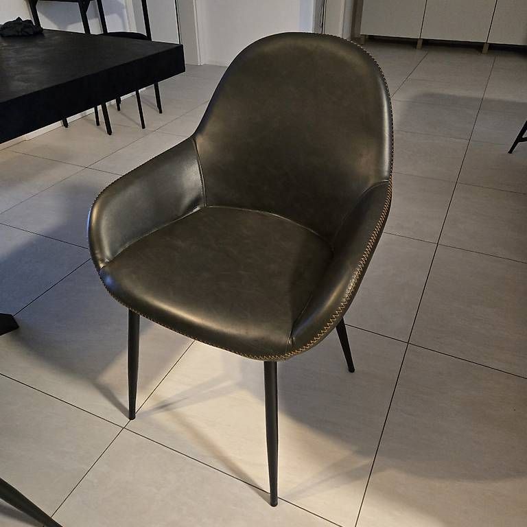 Tavoli: 6 Stuhl mit ausziehbarere Tisch – Usato da Oftringen venduto da Zey-Schmuck 4