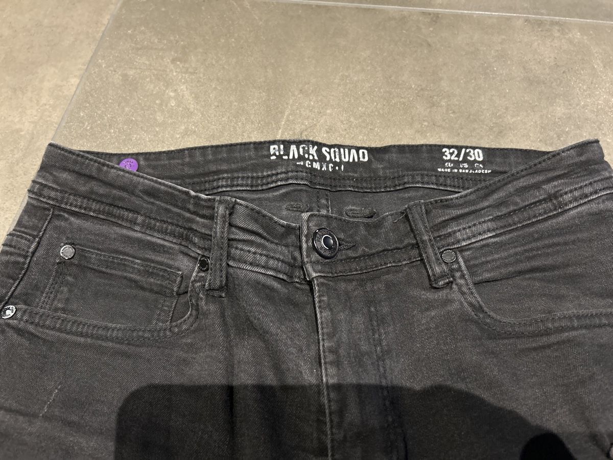 Jeans: Jeans Black Squad taille 32 – Usato da Delémont venduto da Ma_LoU.01 2