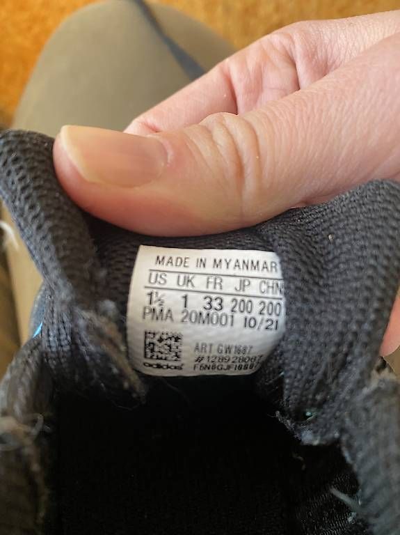 Chaussures garçon: Adidas Hallenschuhe 32 33 – D'occasion à Regensdorf par ste_x6zn 2