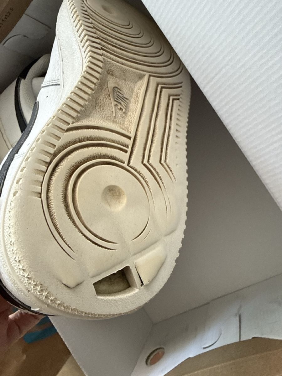 Nike Scarpe da uomo: Nike Air Force 1 Schuhe Gr 42 / Sohle defekt – Difettoso da Schlieren venduto da Schnaepliparadies 1